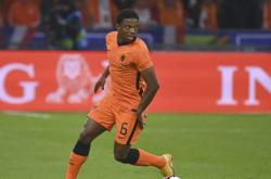 关于赛前体能课后，费耶诺德调整名单备战欧篮联，更衣室稳定，球探报告显示潜力的信息-多米体育