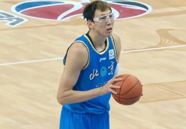 风云突变！深圳男篮集结日手感冰凉；法甲版图或变；更衣室稳定；纪律约束更严格 