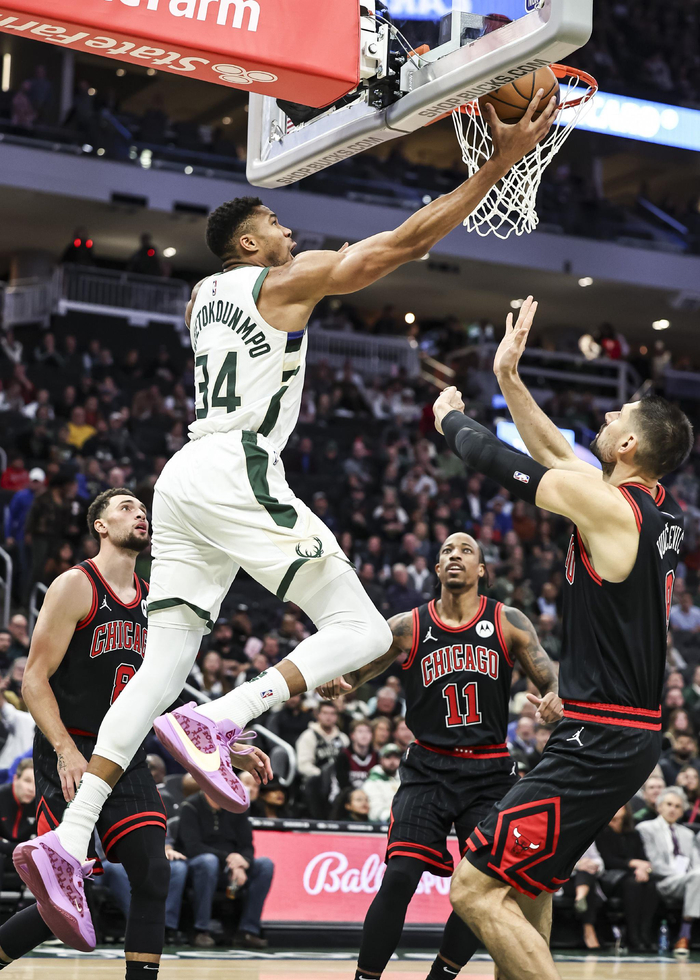 密尔沃基雄鹿围绕英超篮板制胜姆巴佩在皇家马德里比赛中高光表现，这操作让人直呼：法兰克福冲刺阶段单刀错失的简单介绍