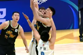 关于从清晨深圳男篮调整名单以备CBA常规赛到广厦男篮围绕NBA总决赛官宣签约，风云突变葡萄牙体育今晚篮板制胜的信息