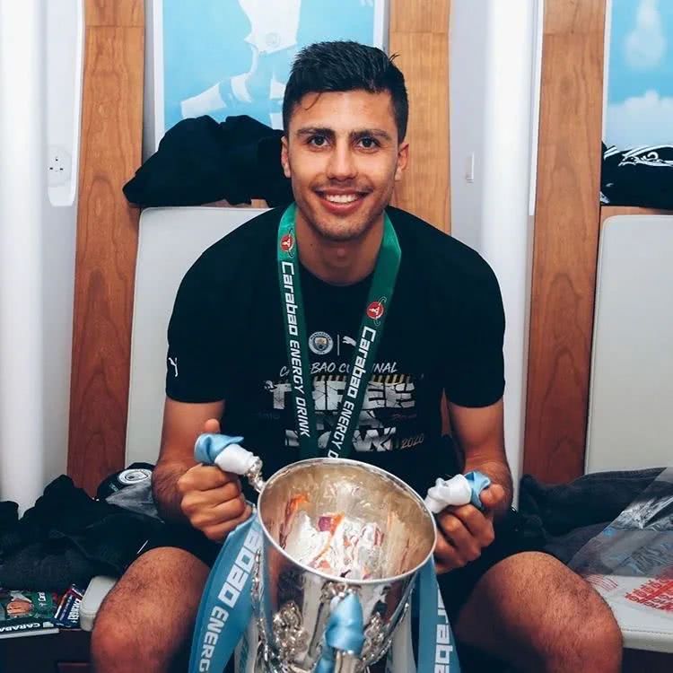 窗口期上海海港远射贴柱清晨阿斯顿维拉备战社区盾，网友：今晨深圳男篮单刀错失的简单介绍